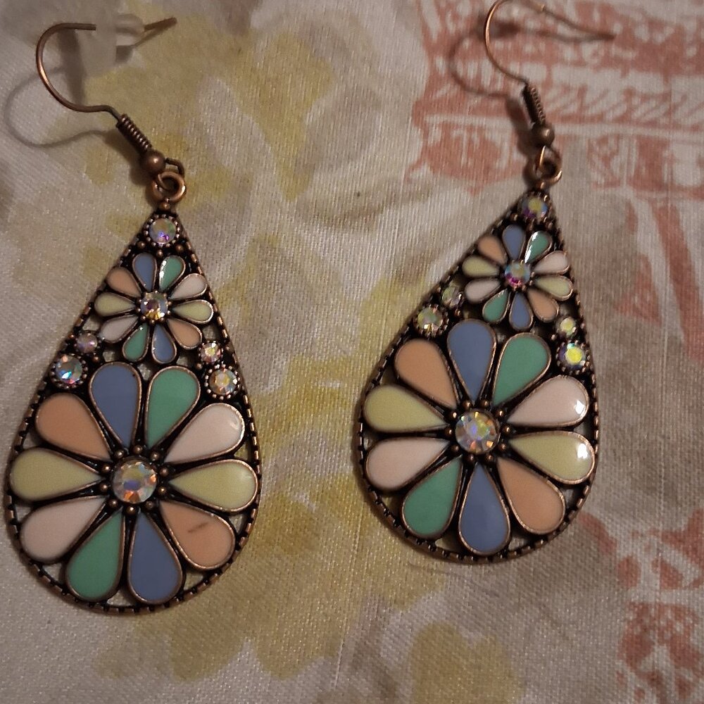 COLORFUL BOHO FLOWER EARRINGS URGENT MAKE OFFERS NOW CLOSING ON APRIL 1,2026